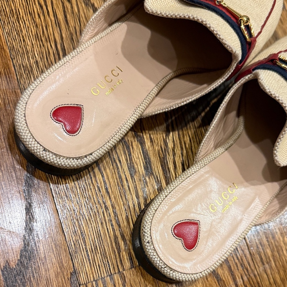 Gucci Women's Beige and Red Mules - Picture 2 of 4